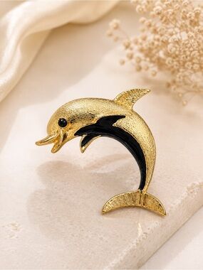 Vintage Gerry’s Gold Tone Dolphin Brooch Black Enamel Nautical Animal Pin Signed
